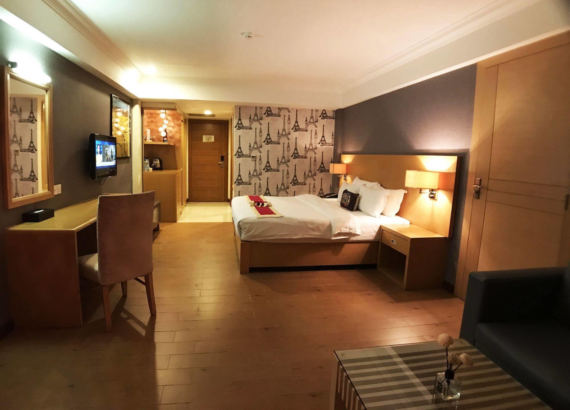 Discovery Hotel Phnom Penh Exterior foto