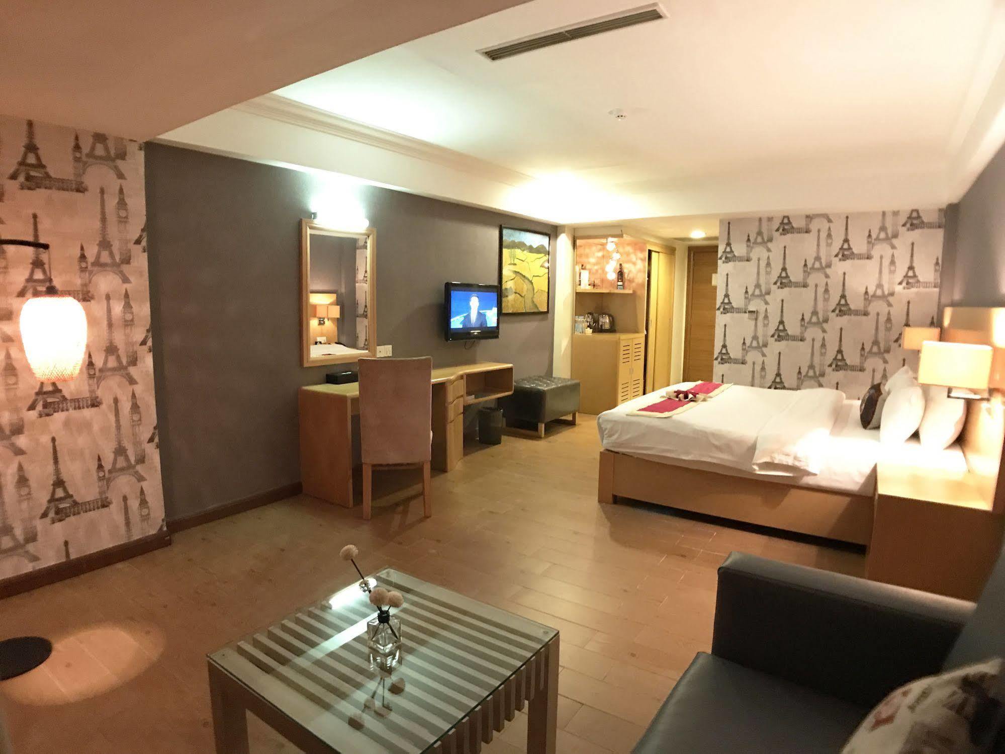 Discovery Hotel Phnom Penh Exterior foto
